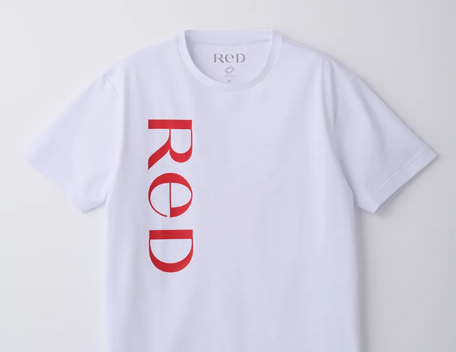 ReDのロゴのTシャツ